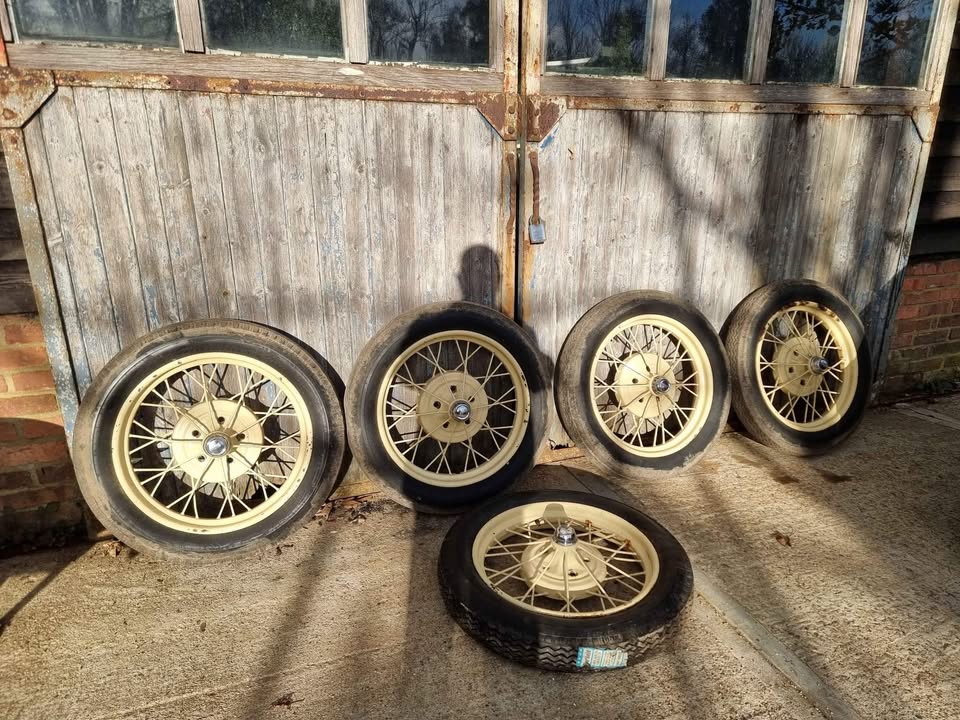 Set of 5 wheel for Ford Model A 1929 found on internet