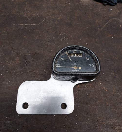 Bracket made to support speedo